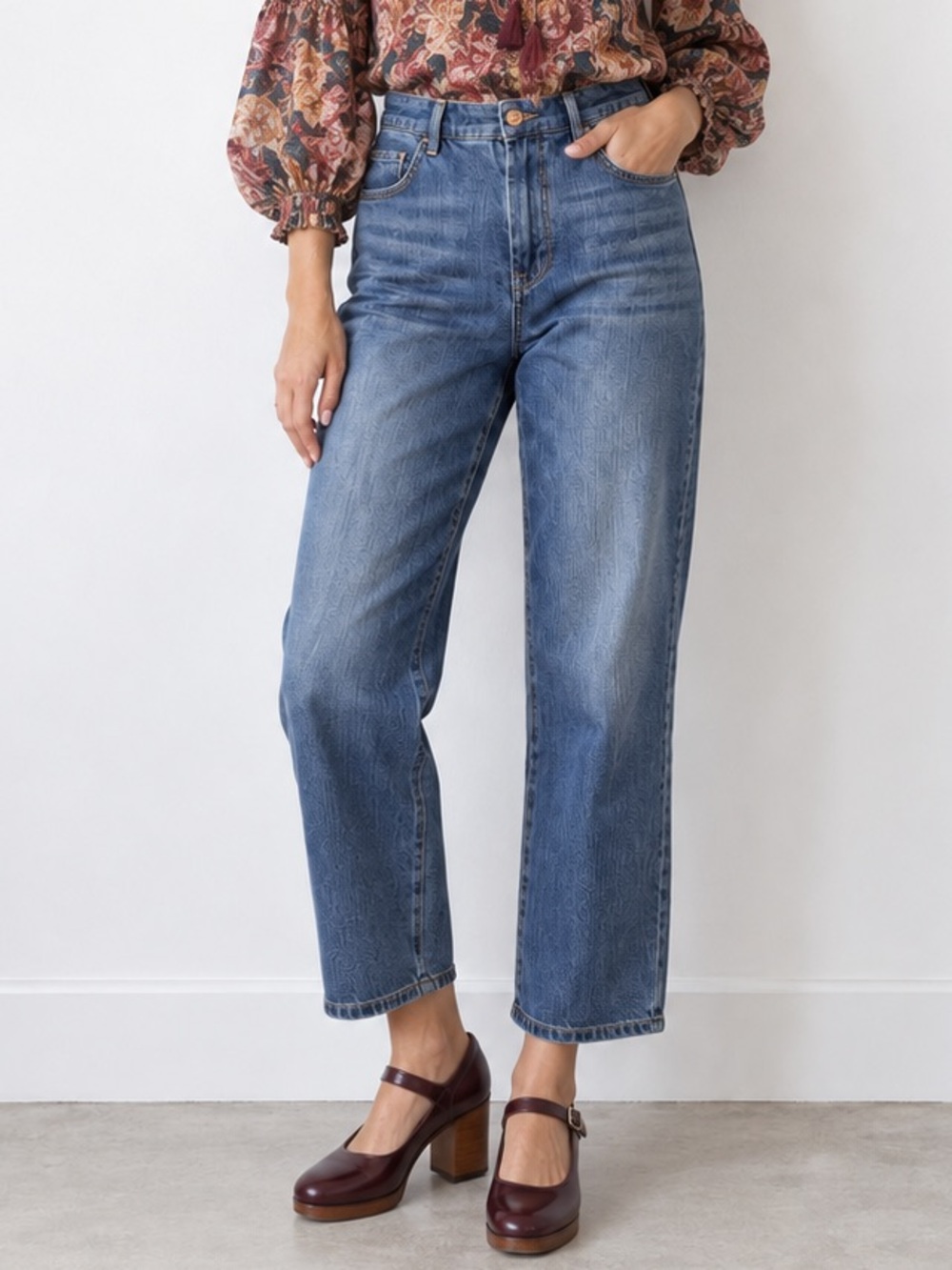 Pilcro High-Rise Relaxed Cropped Wide-Leg Jeans Darts Medium Wash Sz 28 x 26” L